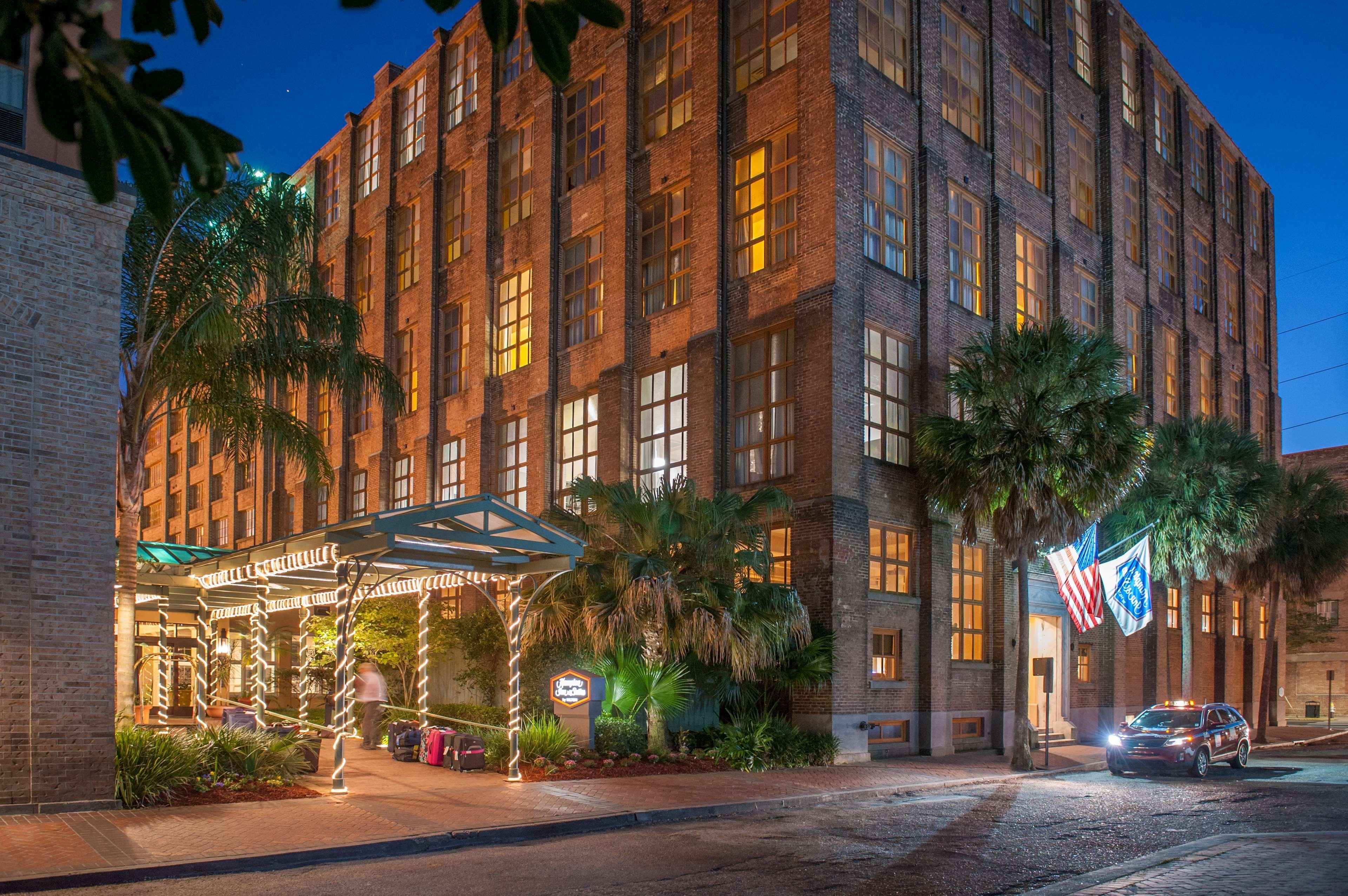 Hampton Inn And Suites New Orleans Convention Center Exterior photo